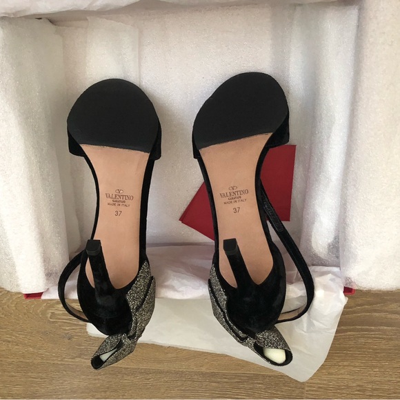 Valentino Garavani velvet high heels size 37 - Picture 3 of 4